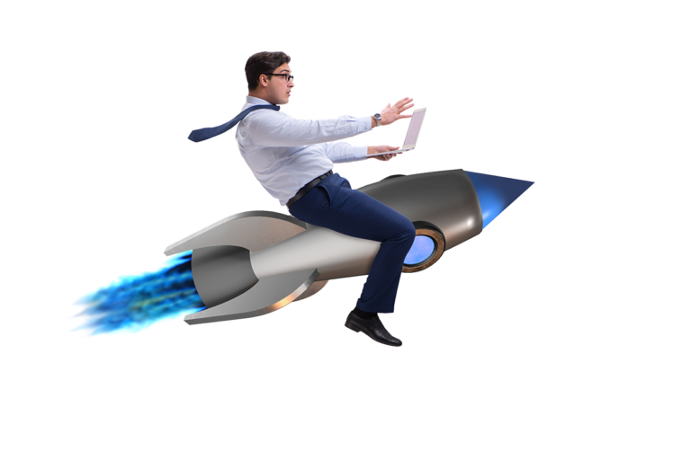 Positiv überraschter Mann mit Laptop in der Hand reitet auf einer Rakete. Und nutzt den Online Marketing Turbo von nextlevelmedia.at