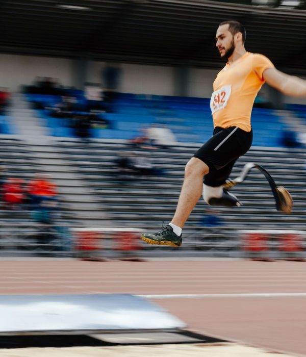 Ein beeinträchtigter Spitzensportler erbringt Höchstleistungen im Weitsprung